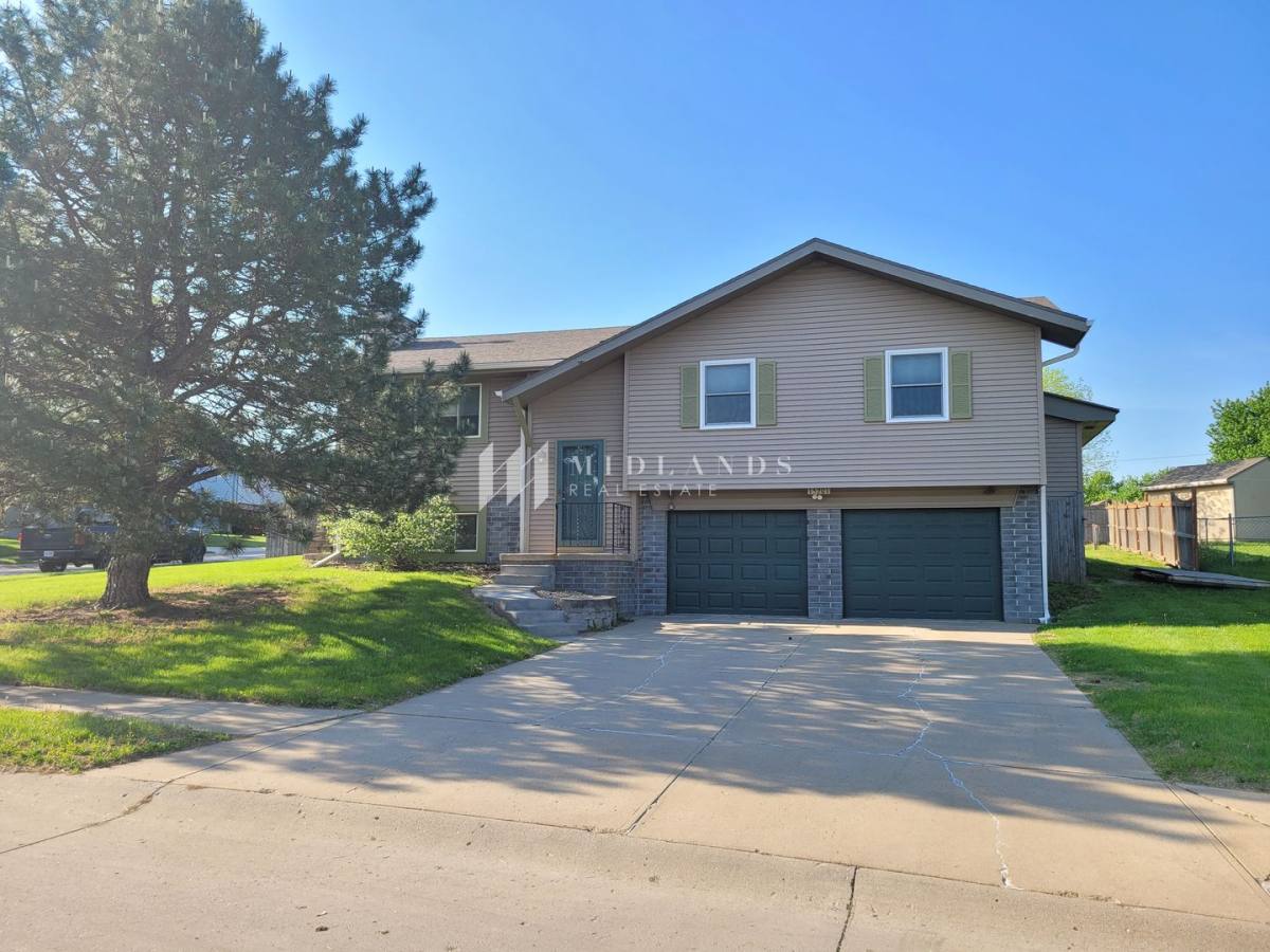 House for rent at 15201 Green Ave, Omaha, NE 68138
