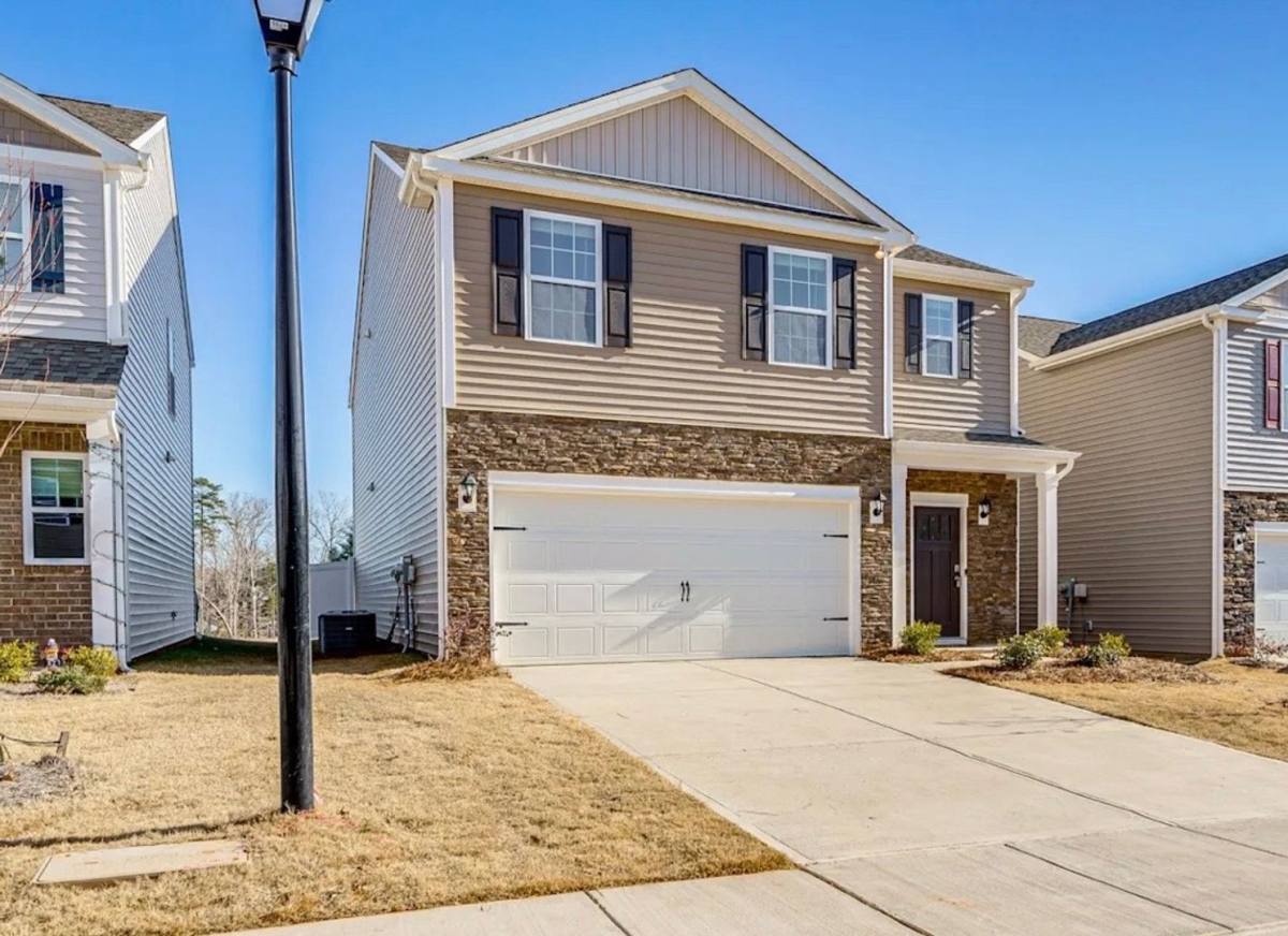 House for rent at 1281 37th Ave Lane NE, Hickory, NC 28601
