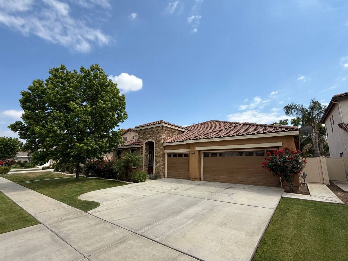 House for rent at 10405 Grizzly St, Bakersfield, CA 93311