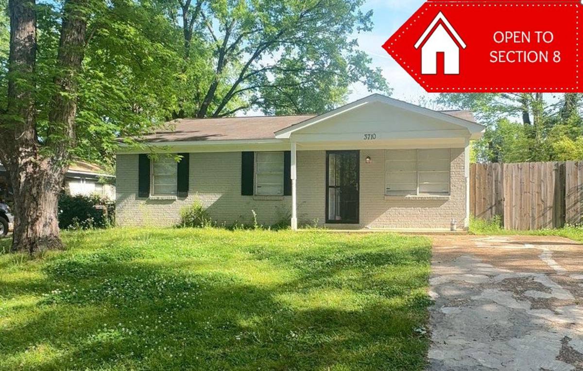House for rent at 3710 Royal Wood Dr, Memphis, TN 38128