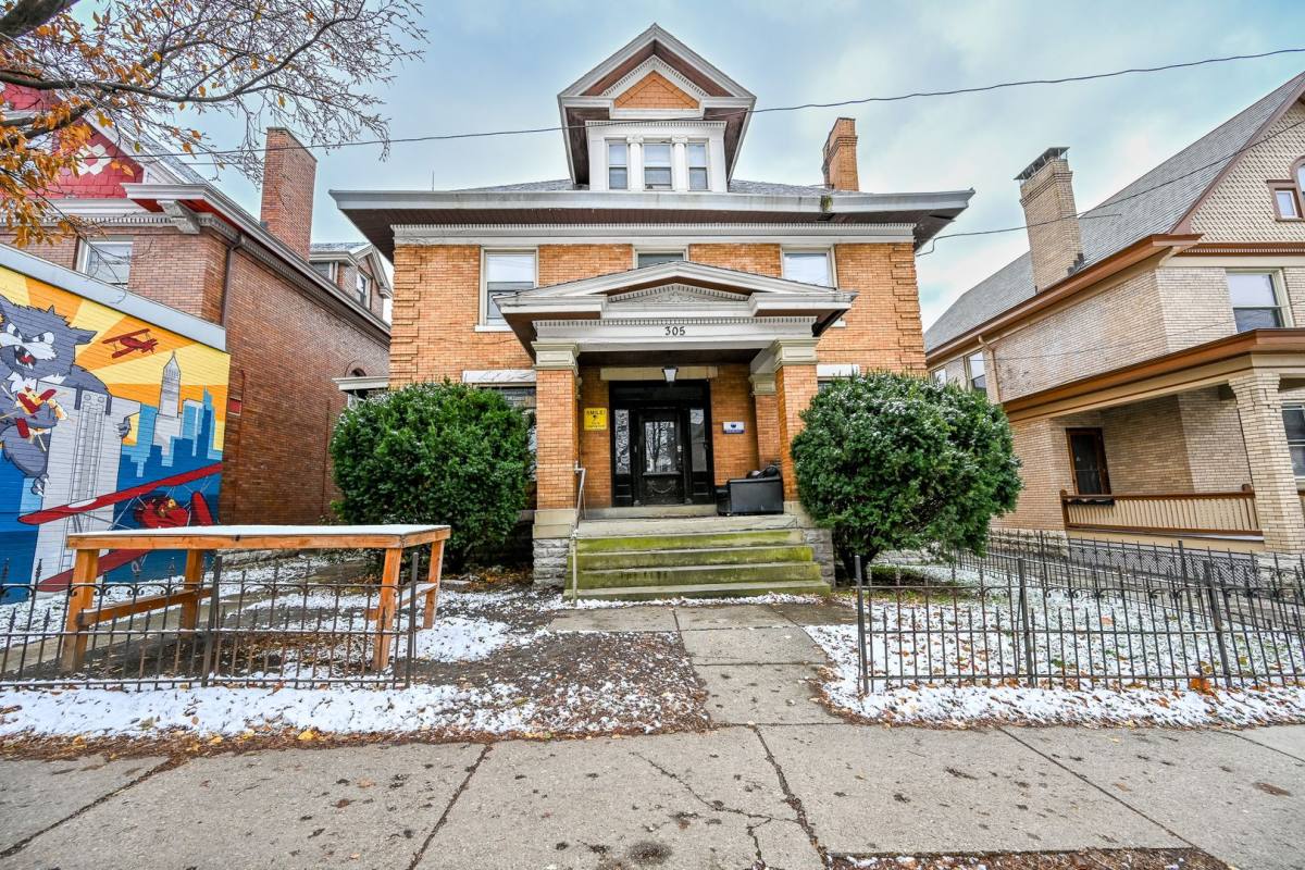 Apartment for rent at 305 W McMillan St, Cincinnati, OH 45219