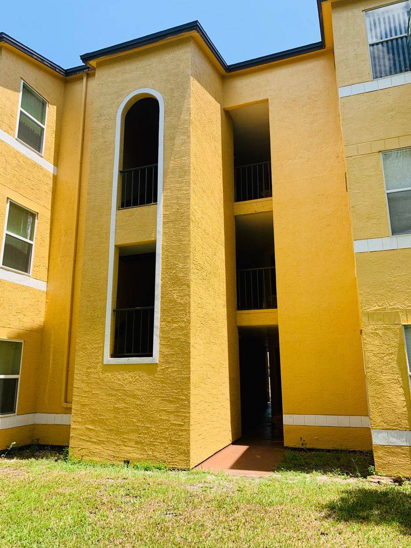 Apartment for rent at 4572 Commander Dr, Orlando, FL 32822