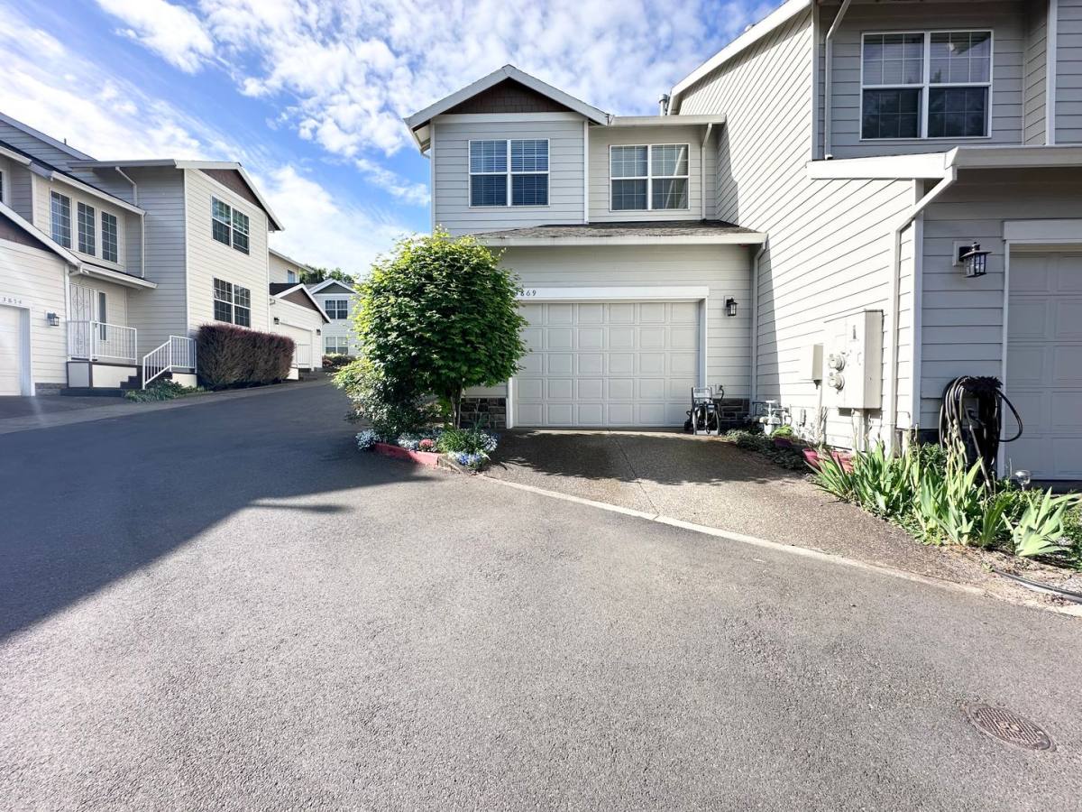 Townhouse for rent at 13869 SE Autum Ridge Terrace, Portland, OR 97267