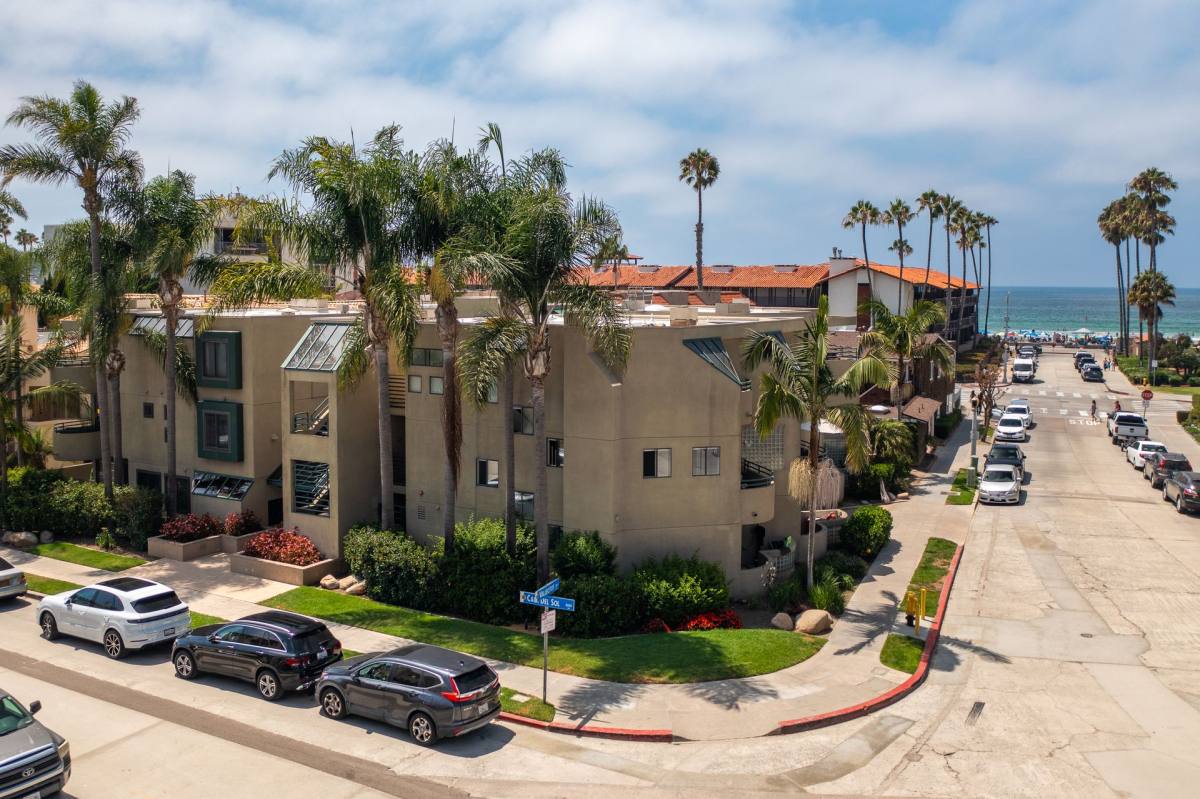 Condo for rent at 8132 Camino Del Sol #D, La Jolla, CA 92037