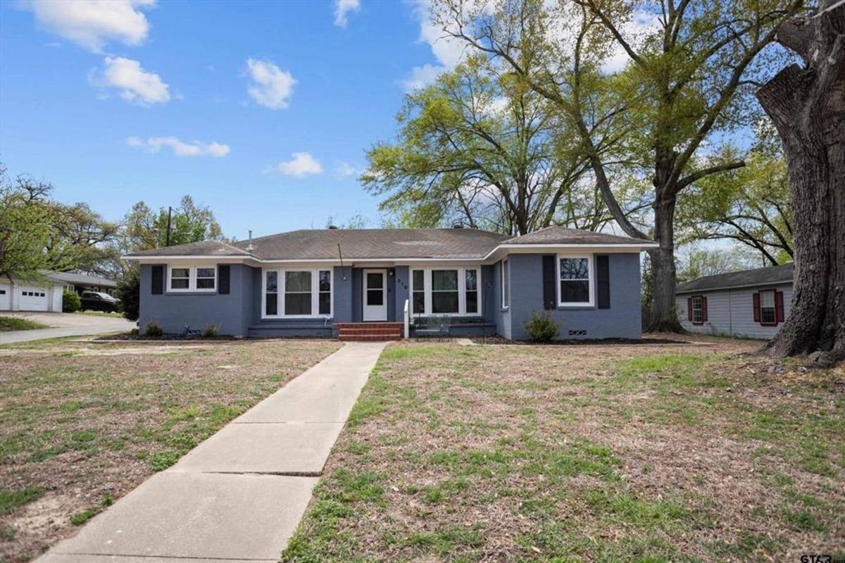 House for rent at 319 E Hubbard St, Lindale, TX 75771