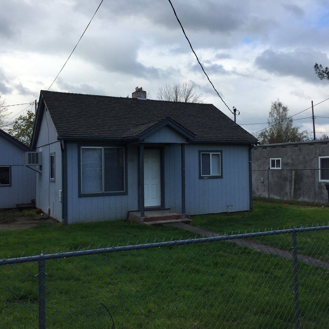 House for rent at 1011 SW Isham, Grants Pass, OR 97526