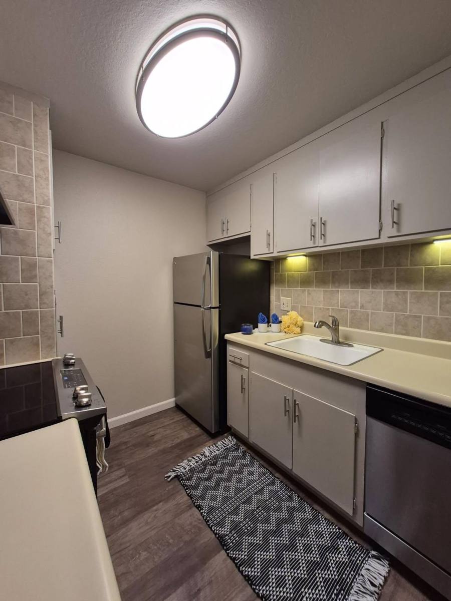 Apartment for rent at 1711 N St, Sacramento, CA 95811