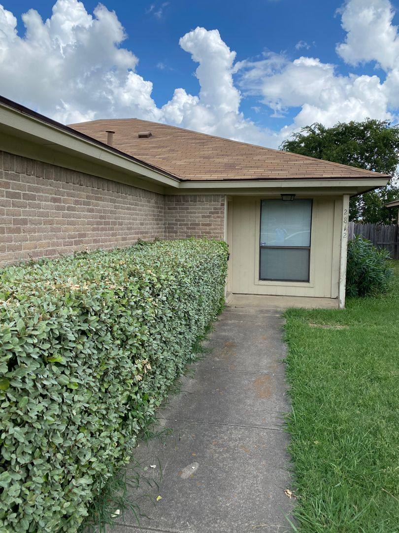 House for rent at 2812 Ridgecrest Dr, Fort Worth, TX 76133