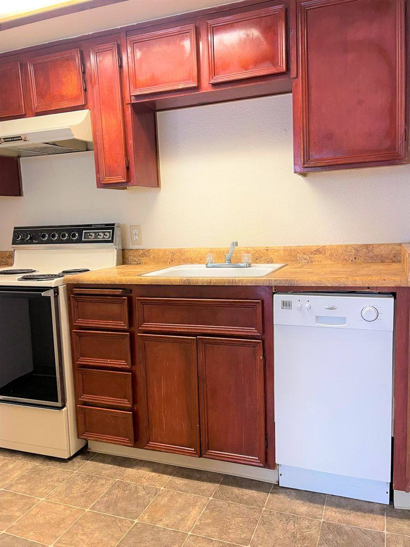 Condo for rent at 3701 Colonial Dr, Modesto, CA 95356