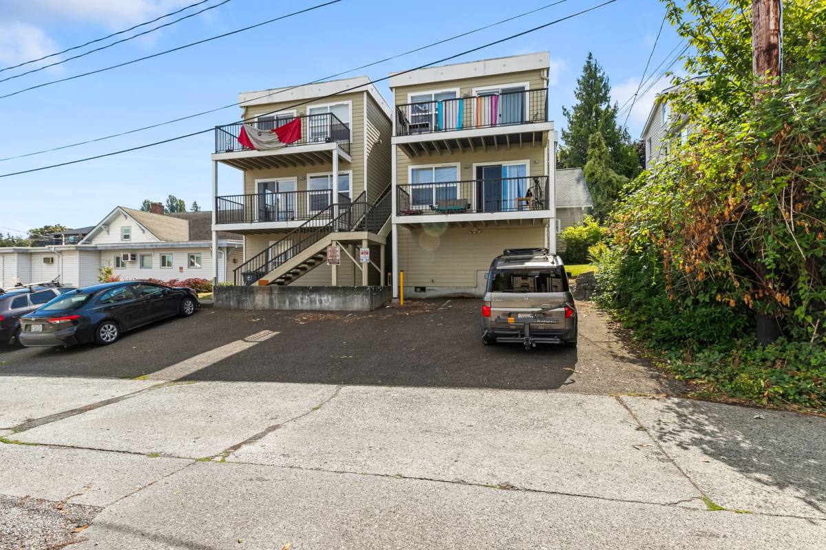 617 N State St, Bellingham, WA 98225