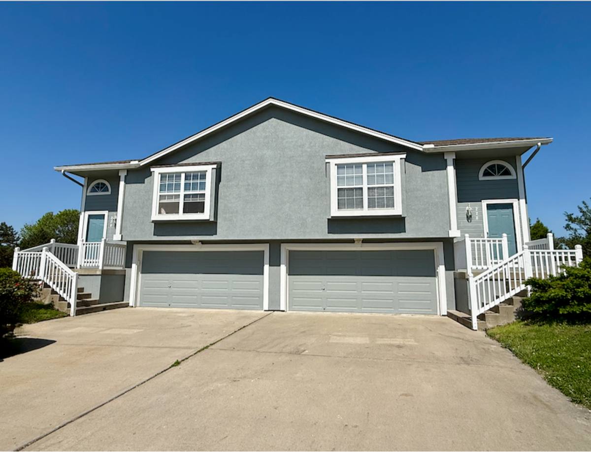 Townhouse for rent at 228 SW Chartwell Circle, Lees Summit, MO 64082