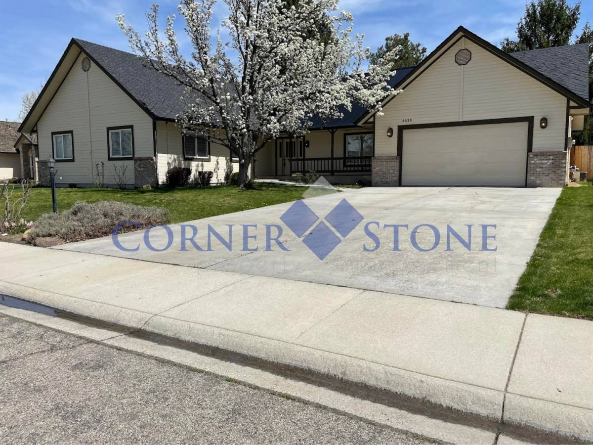 House for rent at 2030 Oak Hills Dr, Meridian, ID 83646
