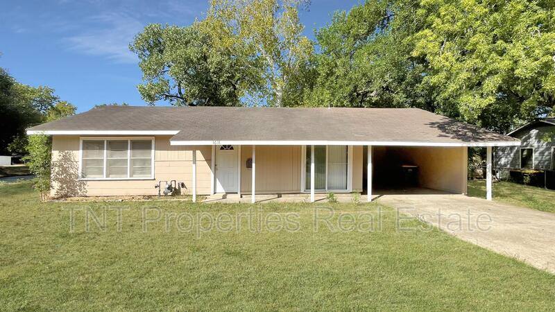 House for rent at 1618 Willow Dr, Hearne, TX 77859