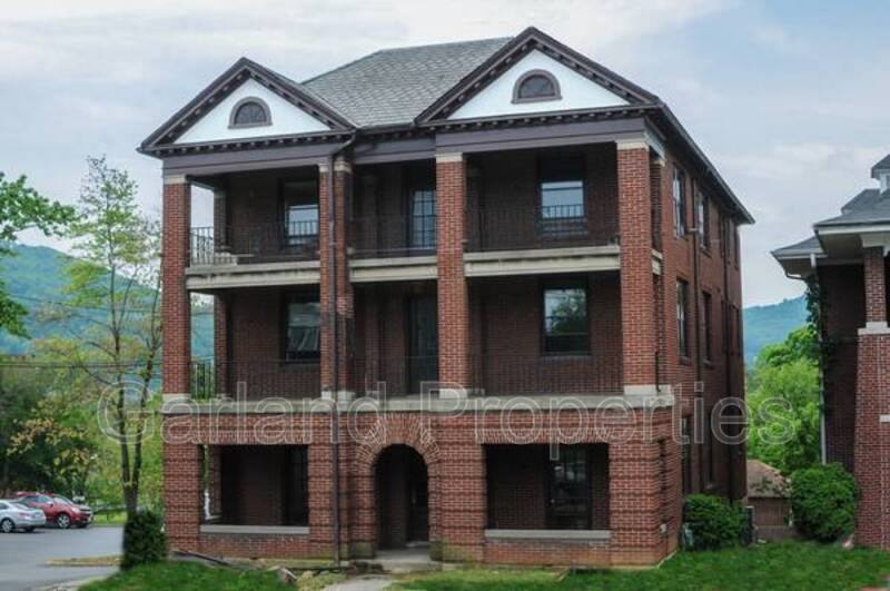 Apartment for rent at 356 Walnut Ave #C, Roanoke, VA 24016