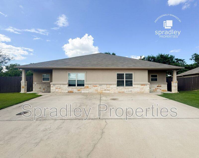 Townhouse for rent at 4873B Deep Dr, Temple, TX 76502