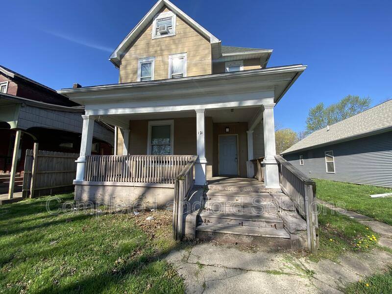 Apartment for rent at 121 Gilbert Ave #1, Terre Haute, IN 47807