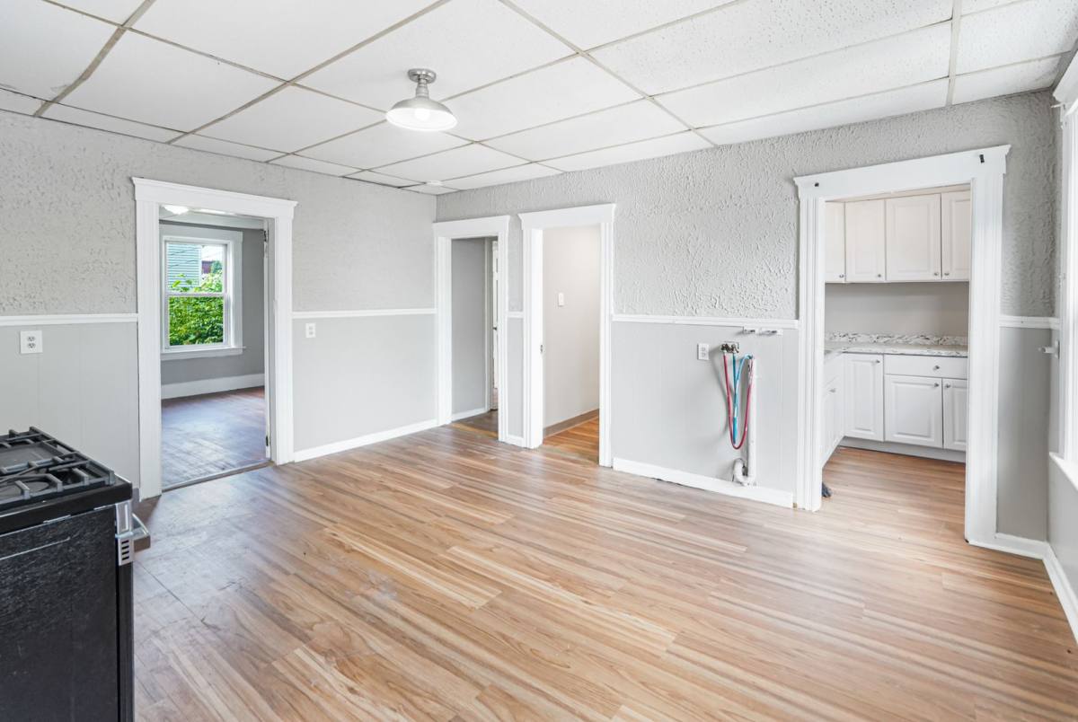 Apartment for rent at 15 1 2 Mendon St, Worcester, MA 01604