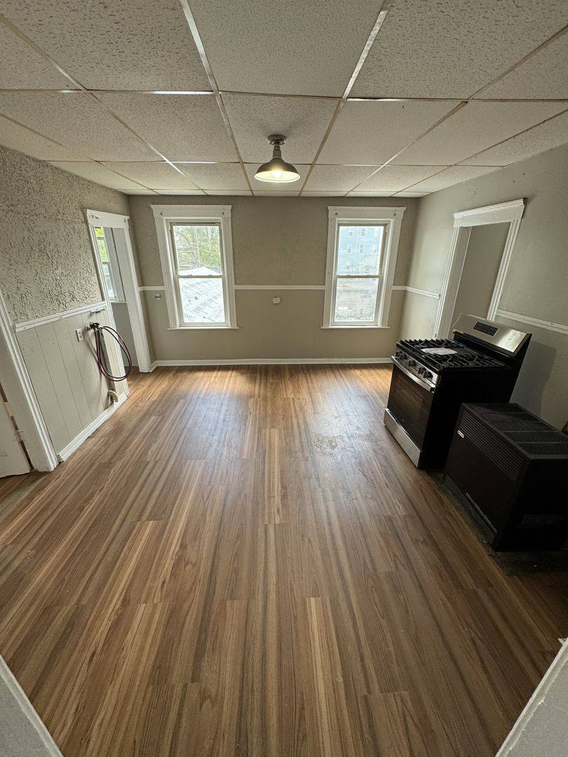 Apartment for rent at 15 1 2 Mendon St, Worcester, MA 01604