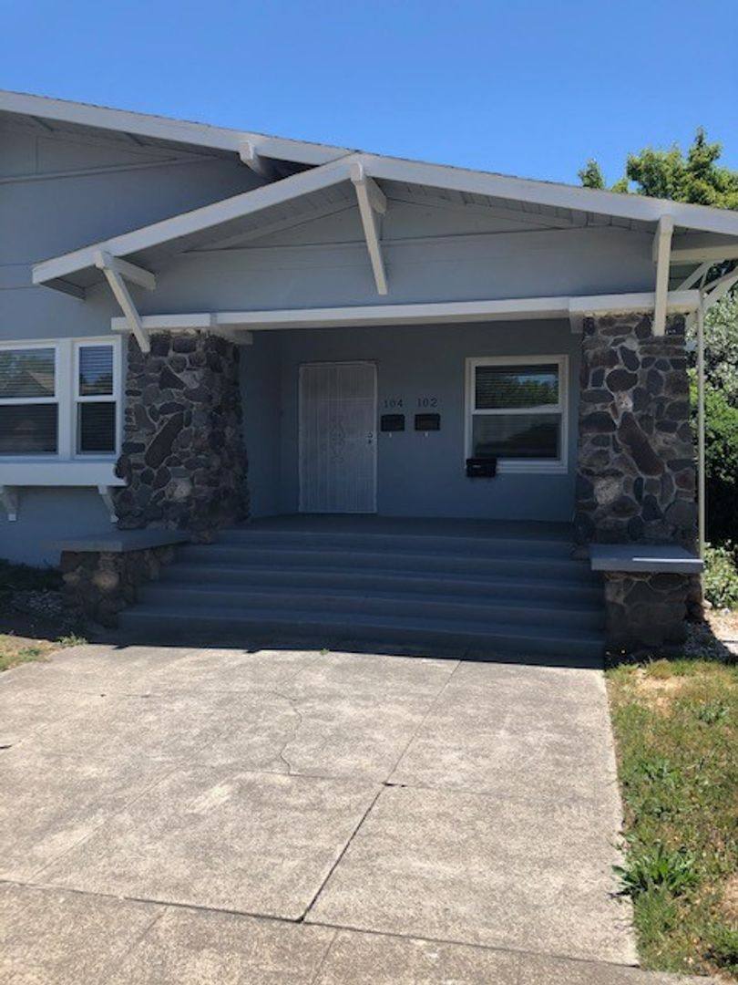Apartment for rent at 104 10th St, Santa Rosa, CA 95401