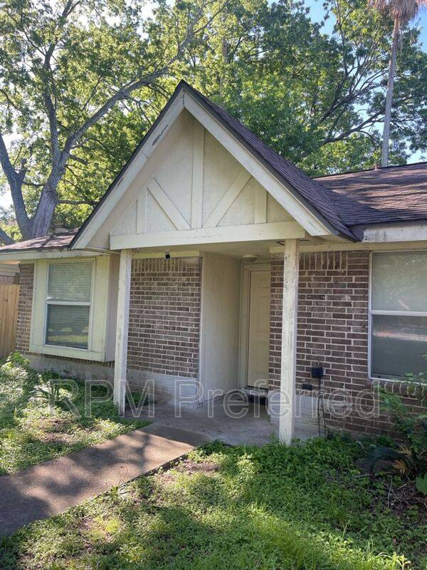 House for rent at 13111 Maxim Dr, Houston, TX 77065