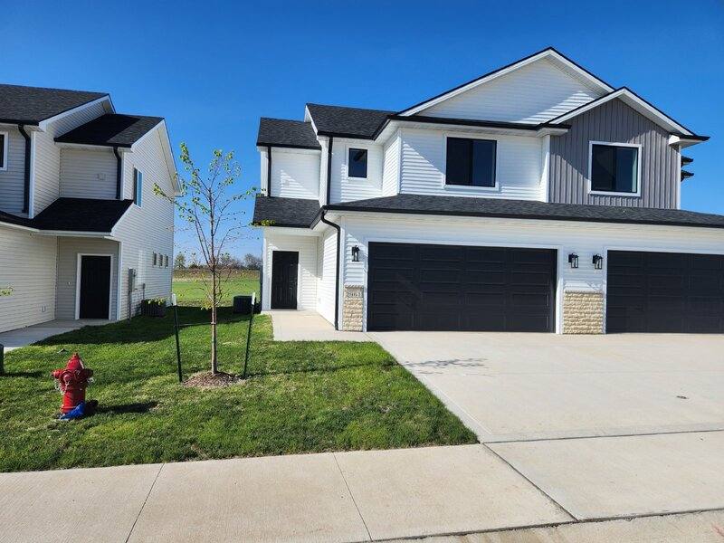 Townhouse for rent at 2961 Long Ave, Van Meter, IA 50261