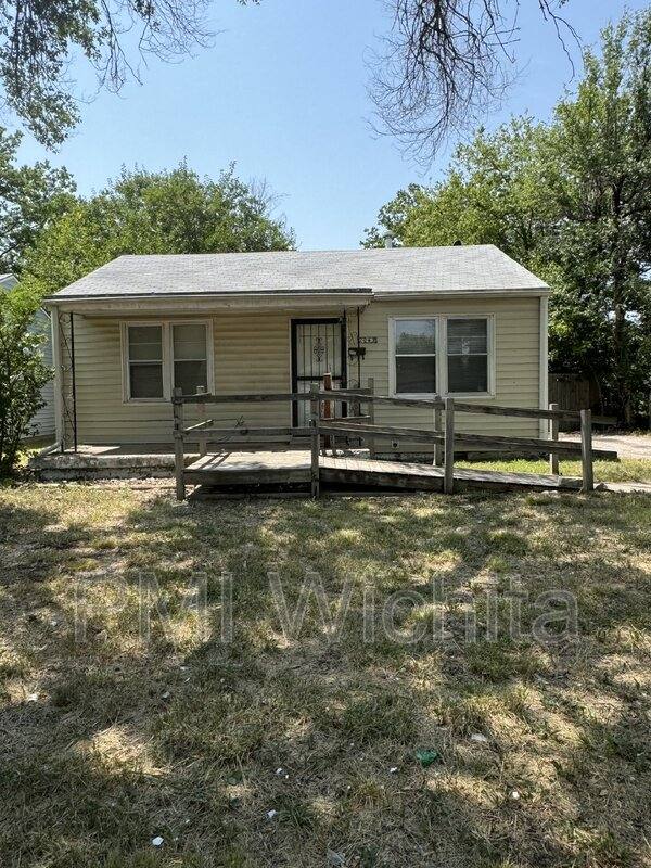 2043 N Minnesota St, Wichita, KS 67214