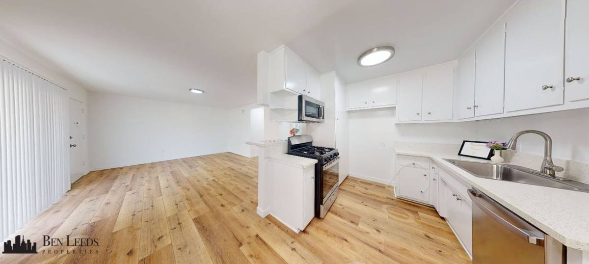 Apartment for rent at 15114 Dickens St, Sherman Oaks, CA 91403