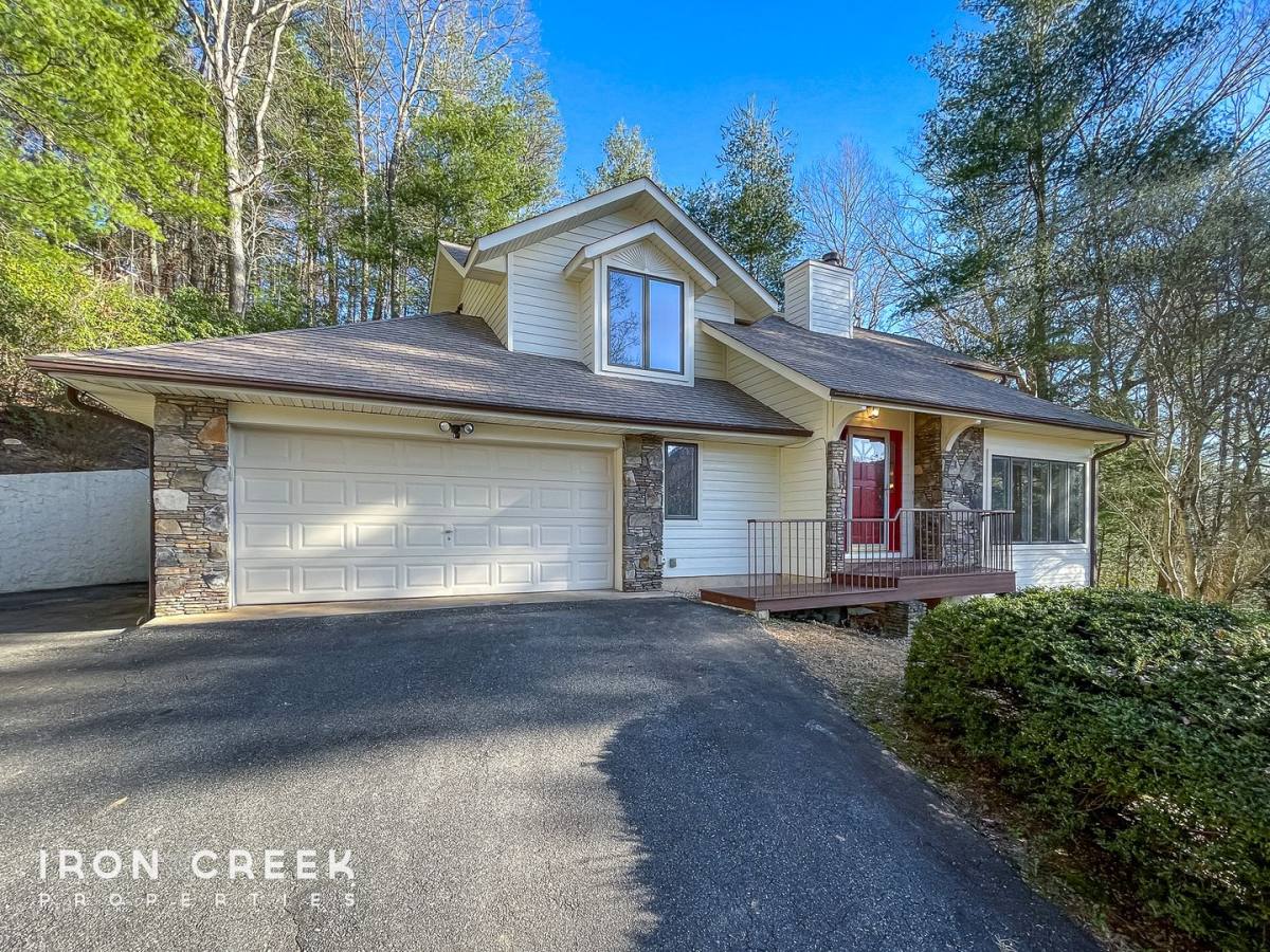 House for rent at 305 Secretariat Lane, Fairview, NC 28730