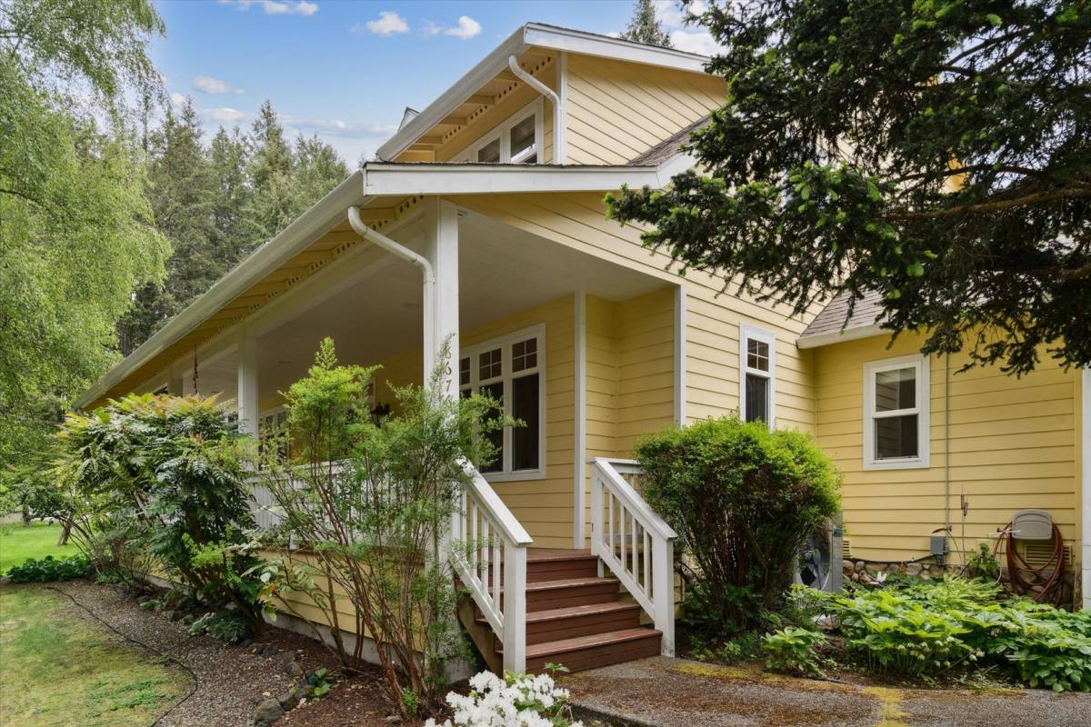 House for rent at 8676 Cherry Orchard Lane NE, Bainbridge Island, WA 98110