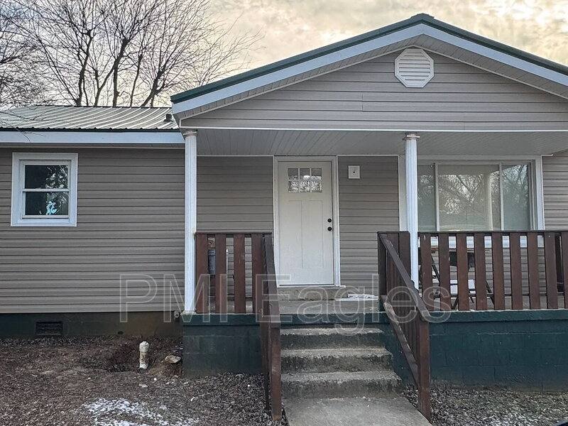 House for rent at 1201 Howell St, Hopkinsville, KY 42240