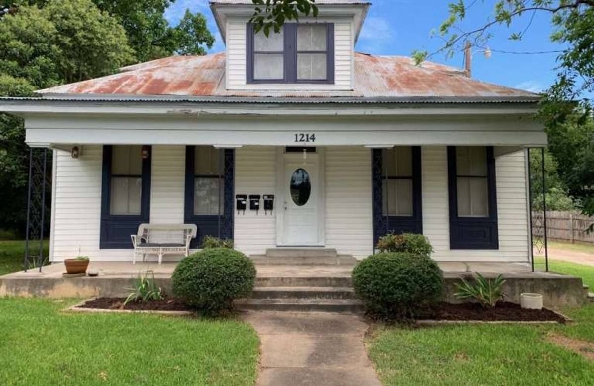 Apartment for rent at 1214 W Hopkins, San Marcos, TX 78666