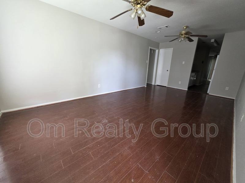 Townhouse for rent at 12742 Shannon Hills Dr, Houston, TX 77099