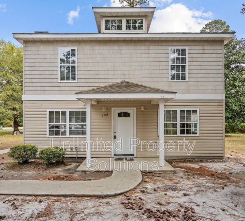 3909 Wilshire Blvd, Wilmington, NC 28403