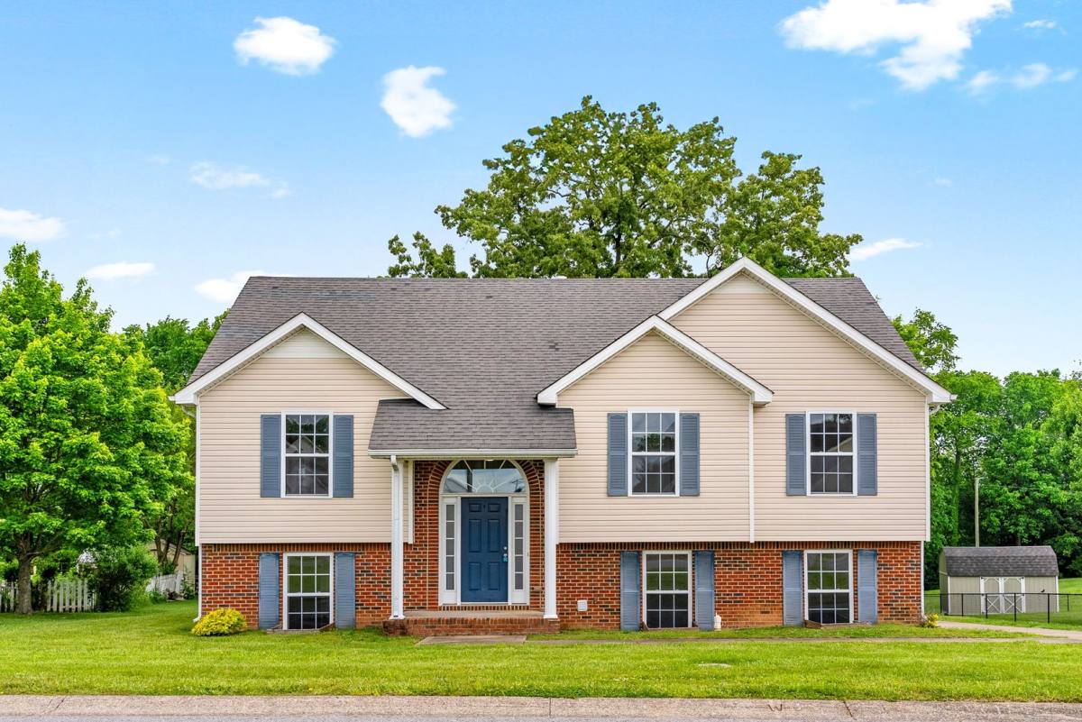 House for rent at 661 Fallbrook Lane, Clarksville, TN 37040