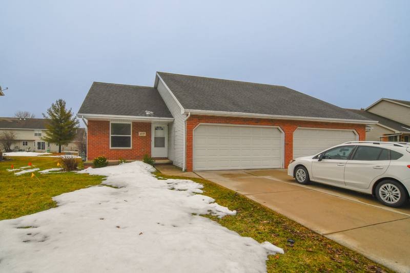 217 Desplaine Rd, De Pere, WI 54115