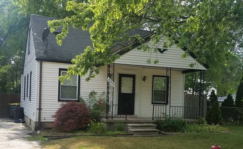 20975 Ontaga St, Farmington, MI 48336