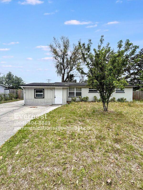 House for rent at 408 Woodside Dr, Orange Park, FL 32073