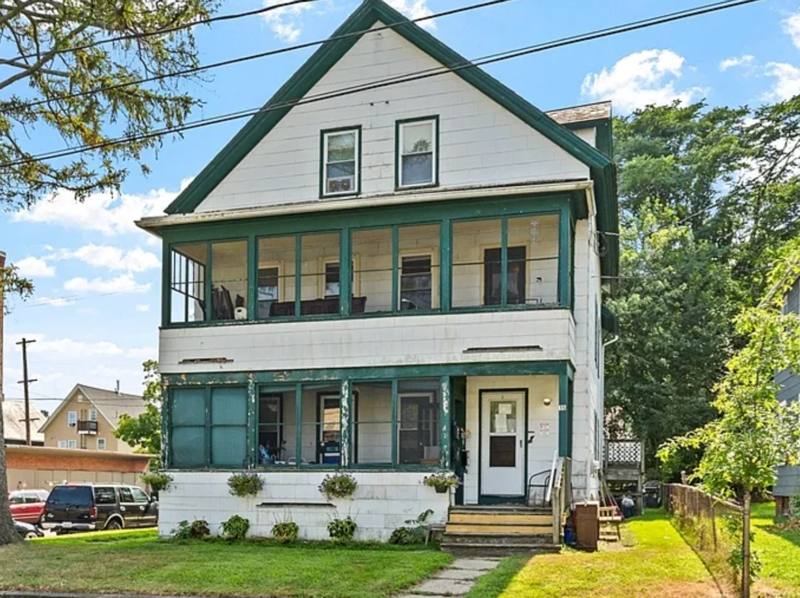 Apartment for rent at 15 Vernon St #2, Holyoke, MA 01040