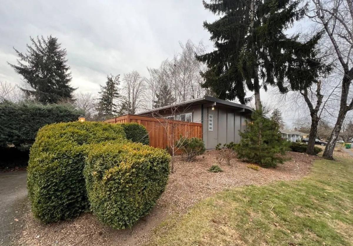 Townhouse for rent at 12130 SW 14th St, Beaverton, OR 97005