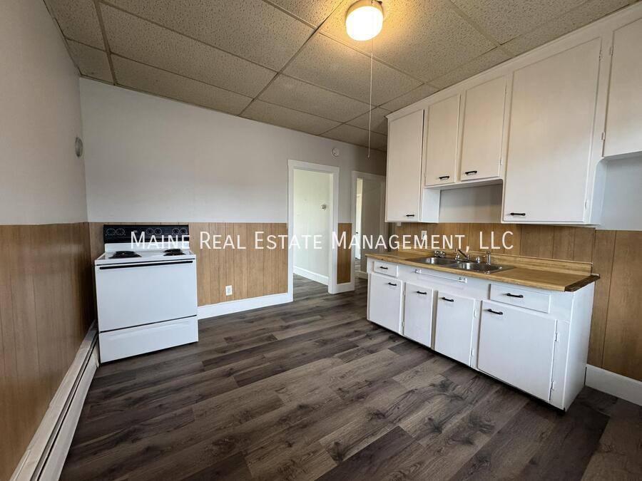 Apartment for rent at 172 College Ave #2, Waterville, ME 04901