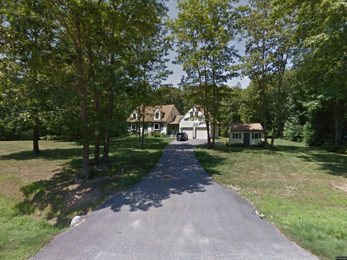 House for rent at 10 Westwoods Rd, Kennebunk, ME 04043