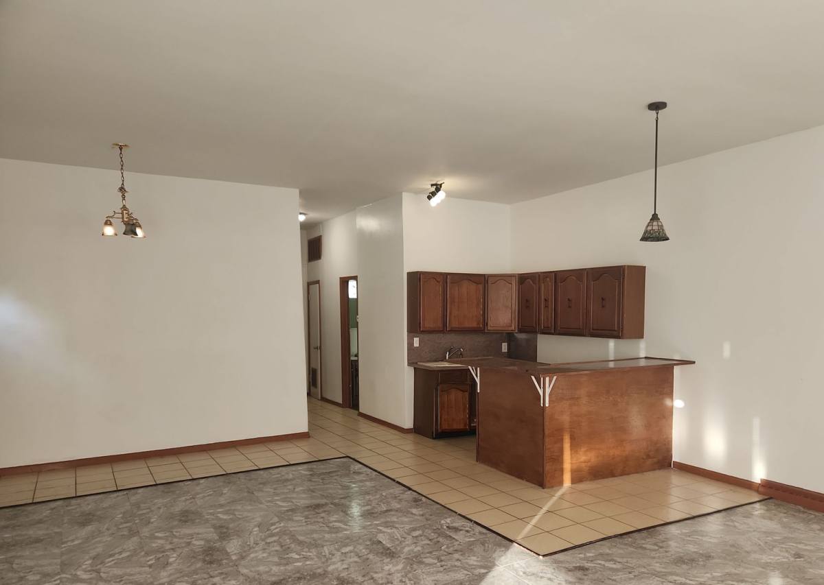 Apartment for rent at 914 W Jackson St, Muncie, IN 47305