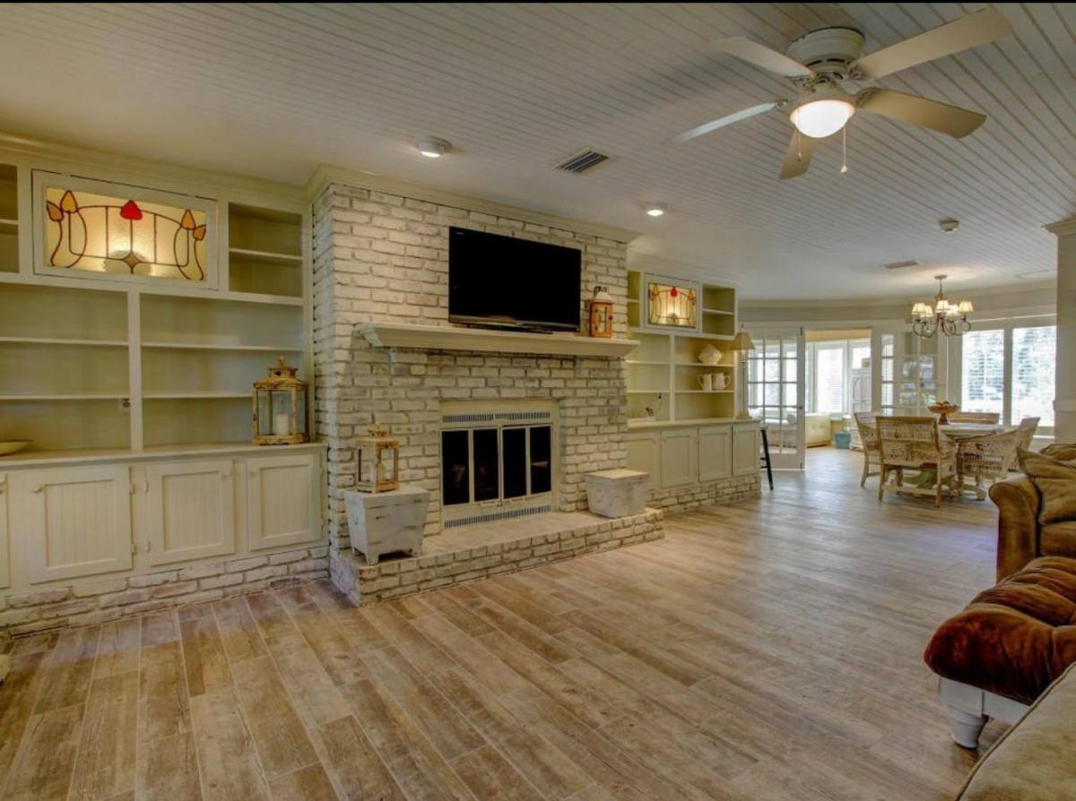 House for rent at 702 N Lakeside Dr, Destin, FL 32541