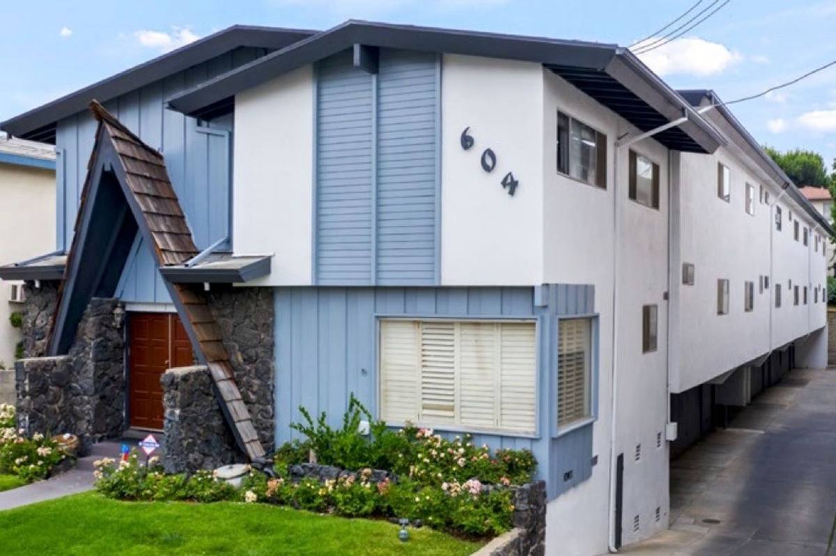 Apartment for rent at 604 Evergreen St, Inglewood, CA 90302