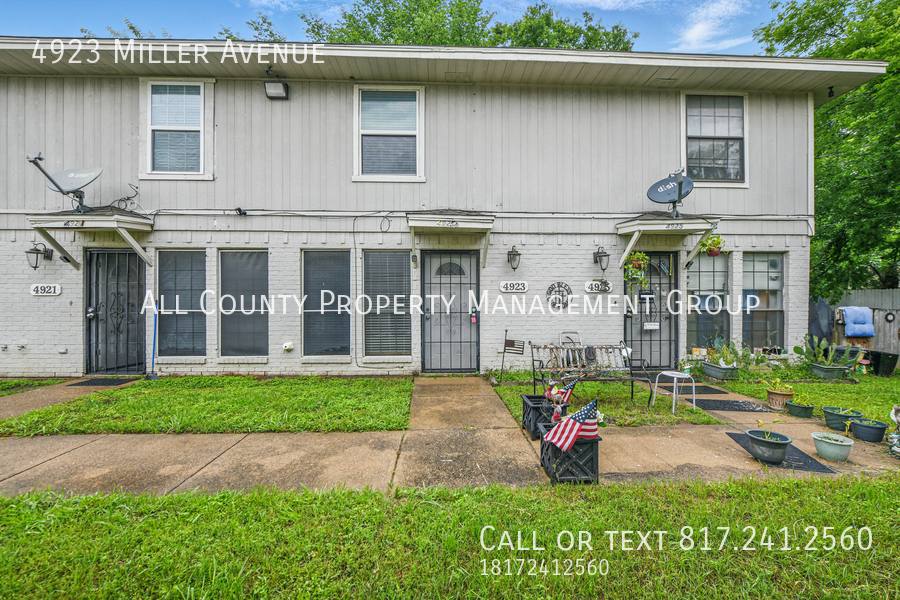 Townhouse for rent at 4923 Miller Ave, Fort Worth, TX 76119
