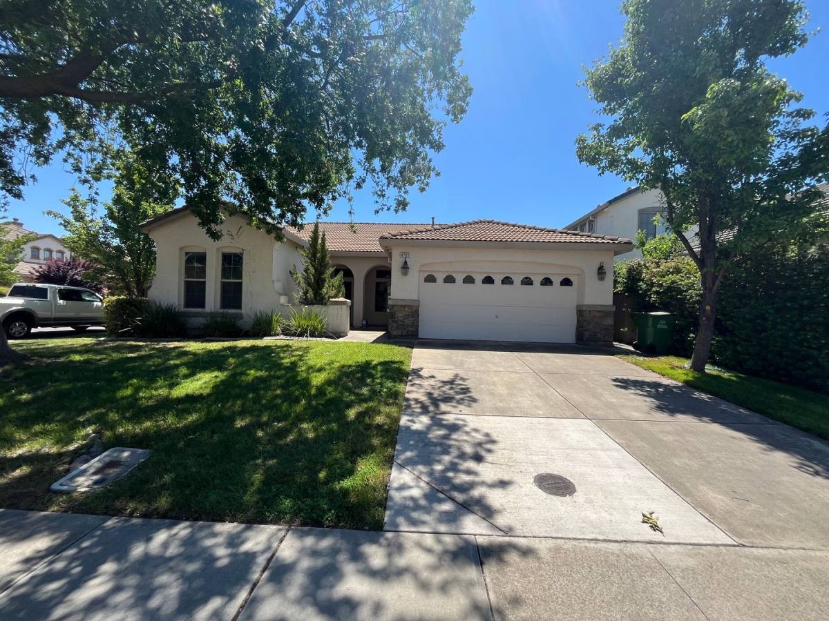 House for rent at 9780 McKenna Dr, Elk Grove, CA 95757