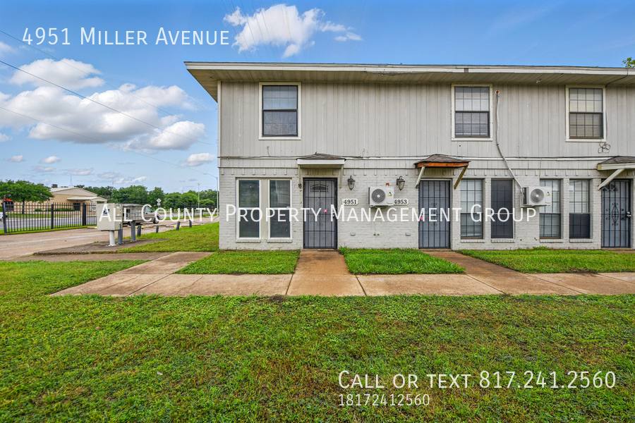 Townhouse for rent at 4951 Miller Ave, Fort Worth, TX 76119