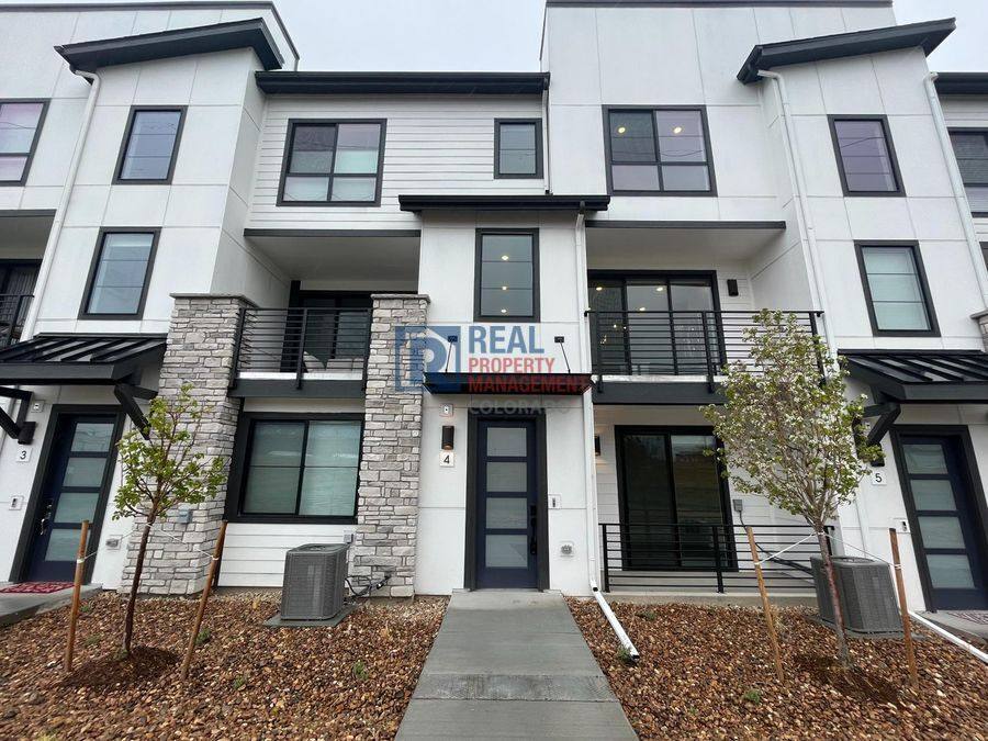 Townhouse for rent at 2074 S Holly St #4, Denver, CO 80222