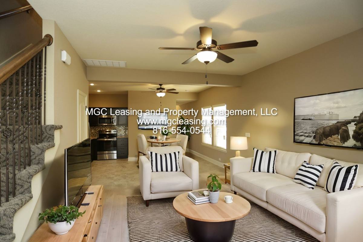 Townhouse for rent at 2150-2156 SW Timbertrace Lane, Lees Summit, MO 64082
