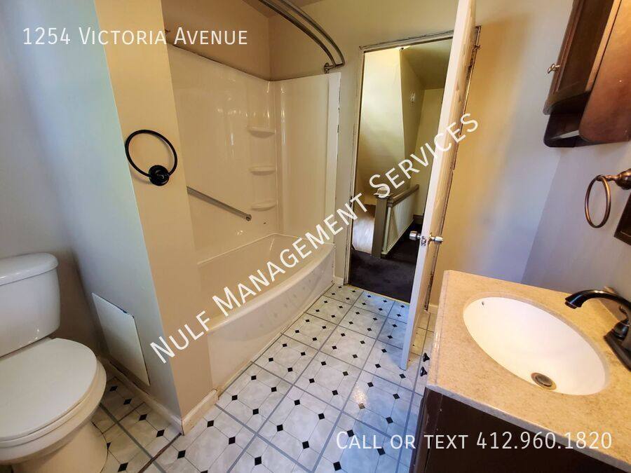 House for rent at 1254 Victoria Ave, New Kensington, PA 15068